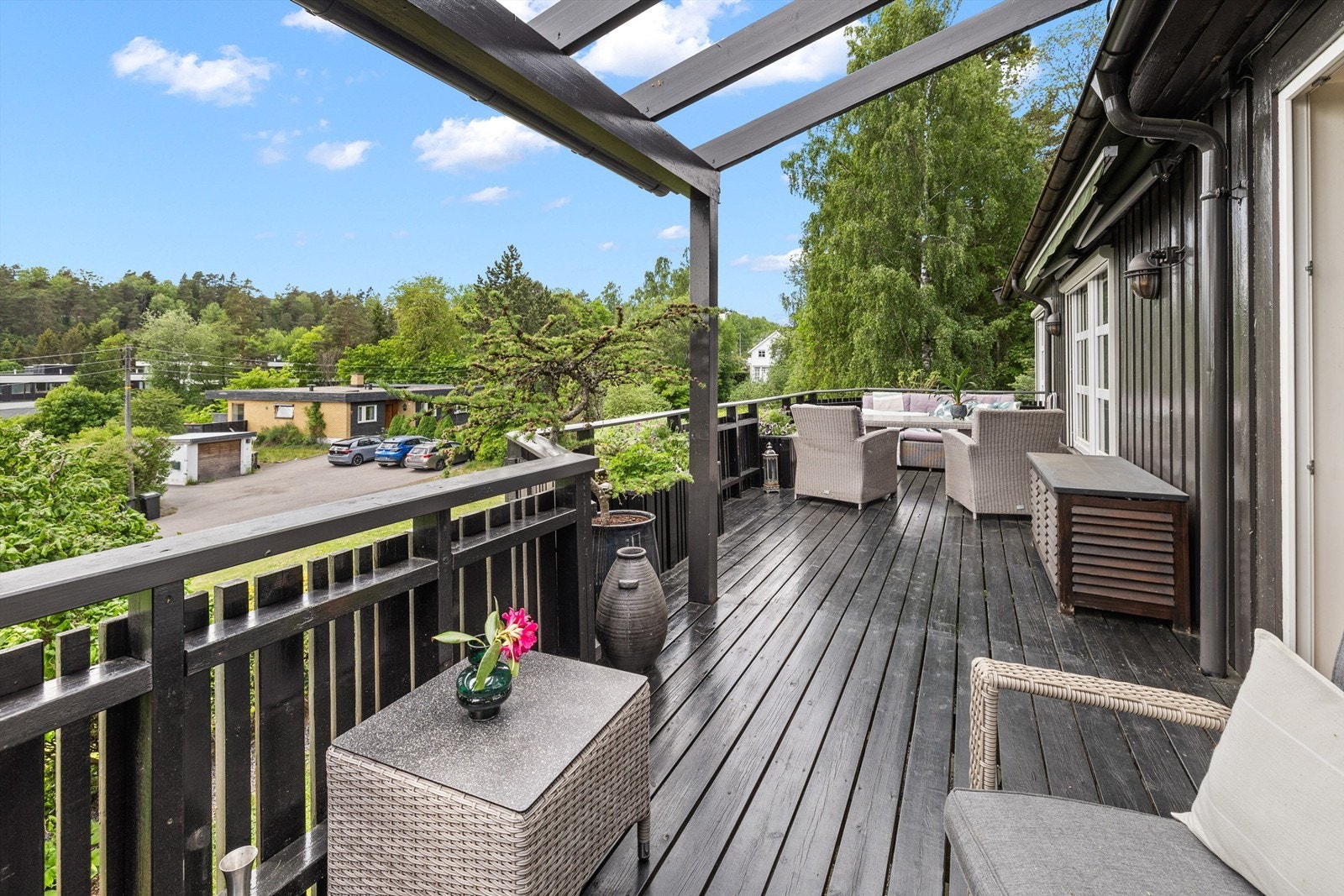 Stor vestvendt veranda på 24 kvm med flott utsyn Galleribilde