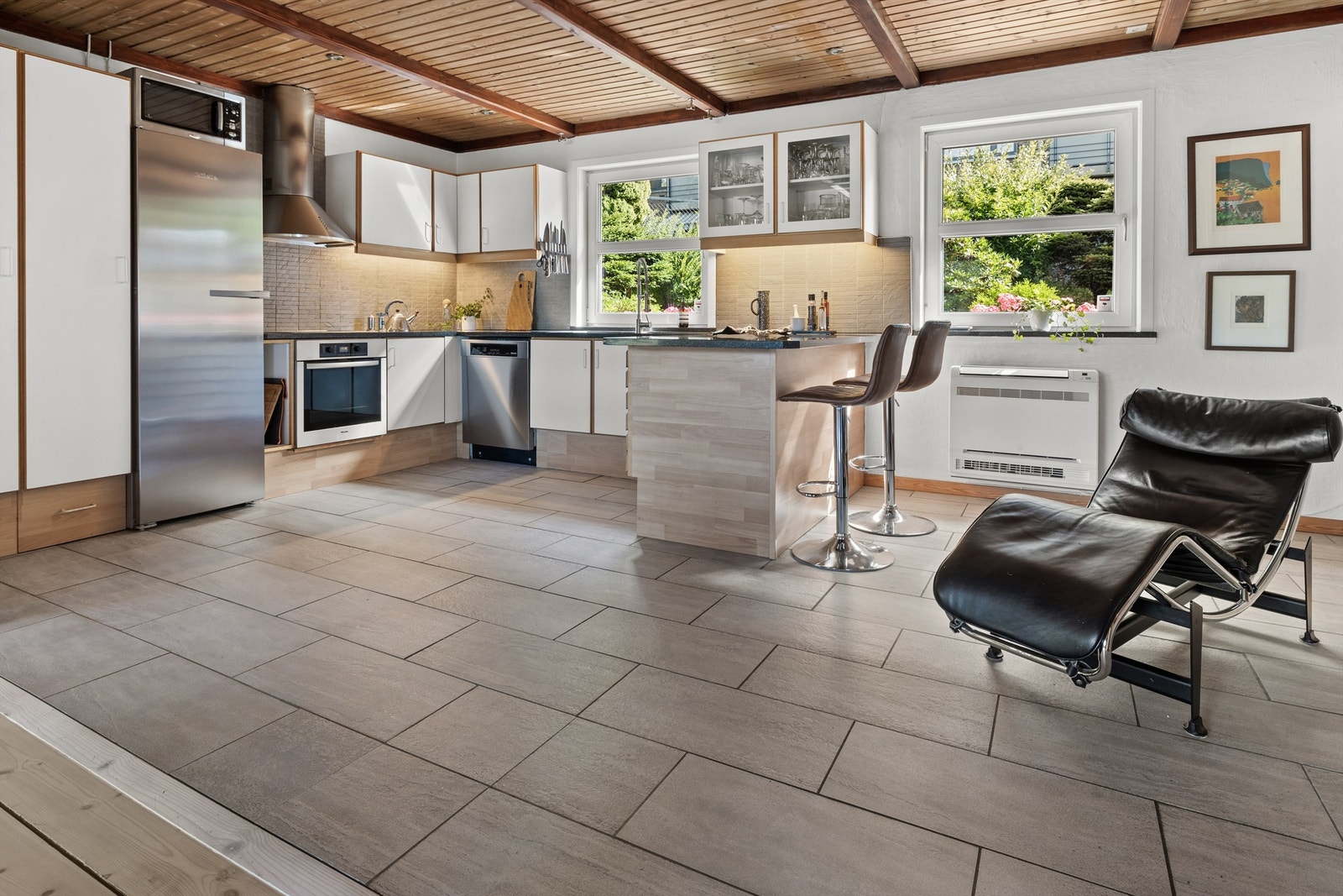 Kjøkken (det ble montert ny varmepumpe i 2022 som også kan benyttes til kjøling) Galleribilde