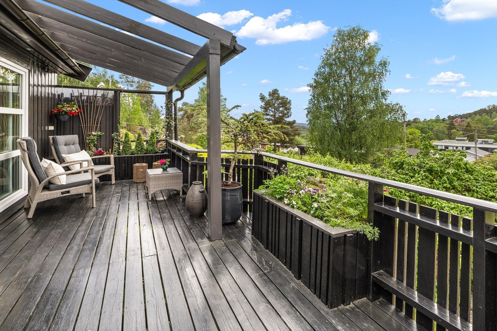 Stor vestvendt veranda med flott utsyn Galleribilde