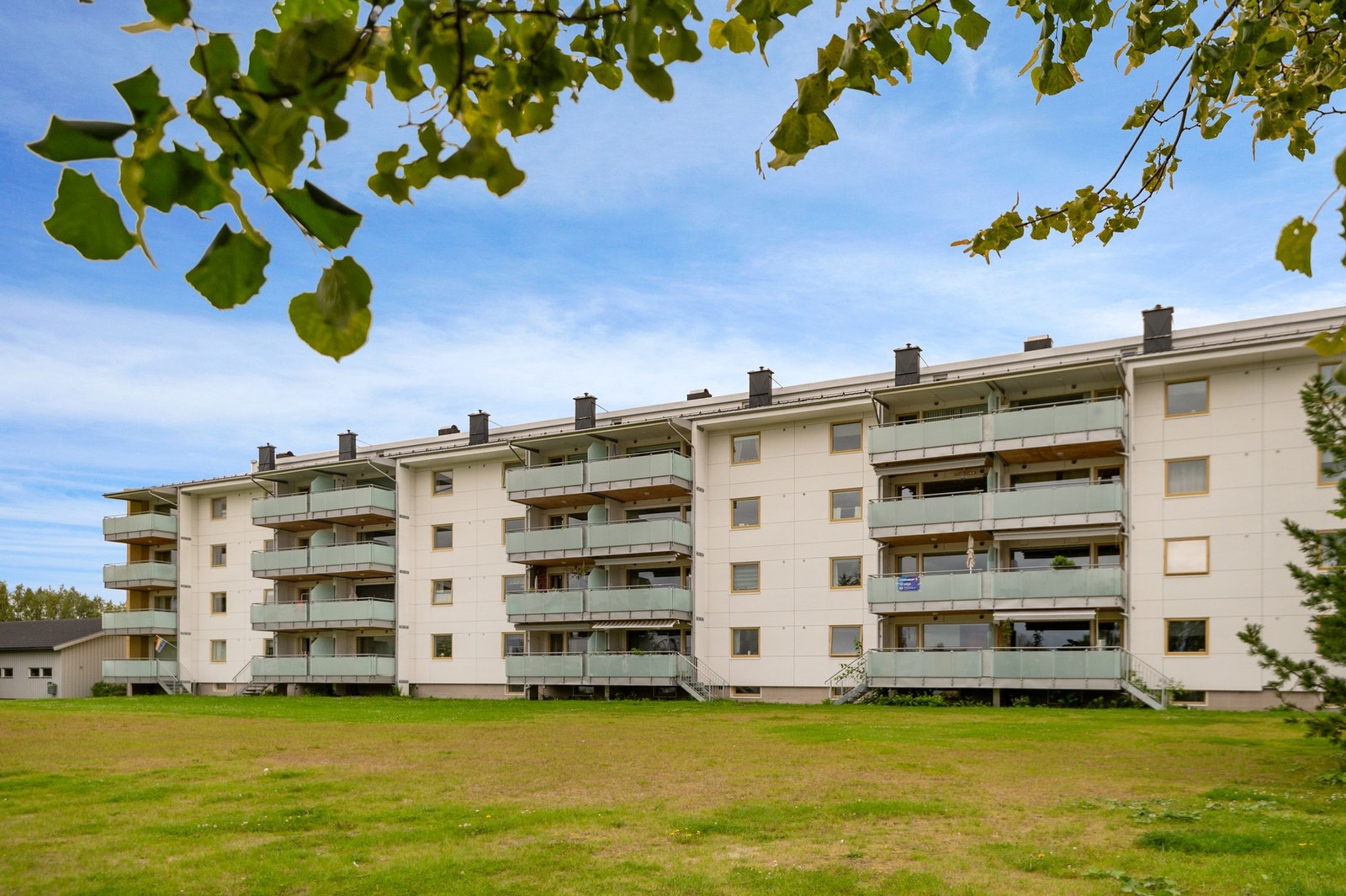 Borettslaget har gjennomgått en omfattende rehabilitering som gir blokken nybyggpreg med bla. ny fasade og balkonger, balansert ventilasjon. Galleribilde