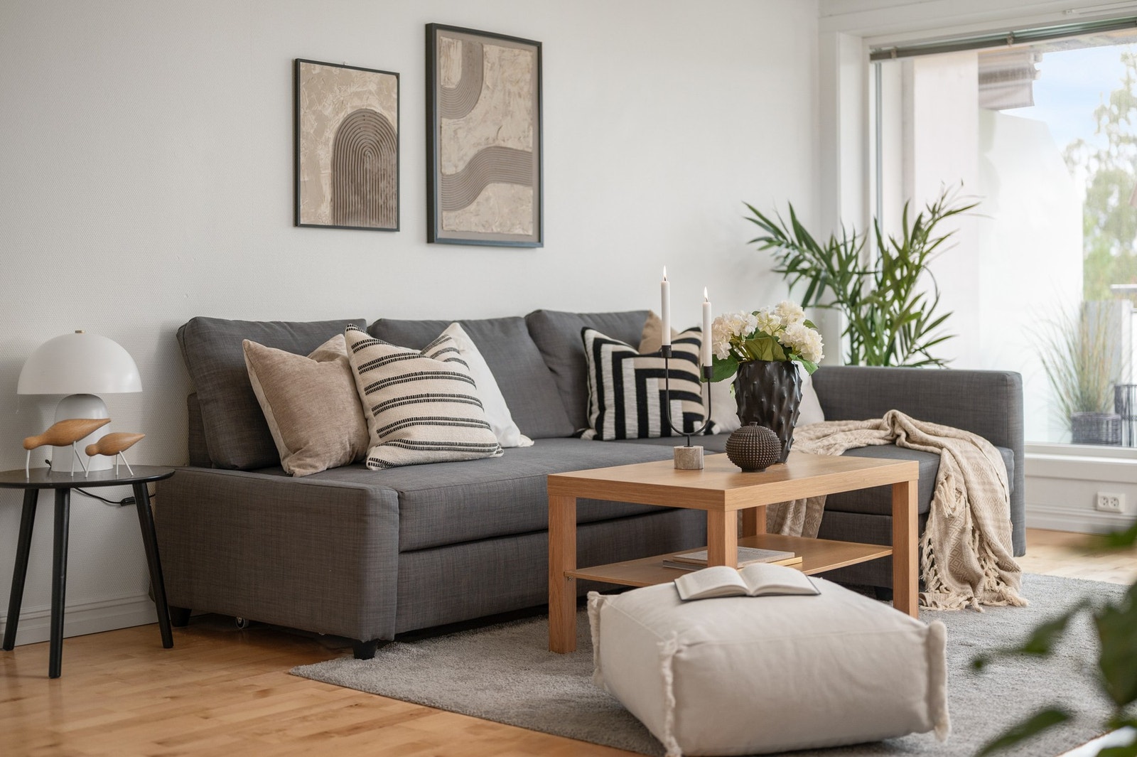 Leiligheten disponerer en bod på ca. 8 m2 i felles kjeller og en bod på felles loft på ca. 4 m2 iht takstmann Galleribilde