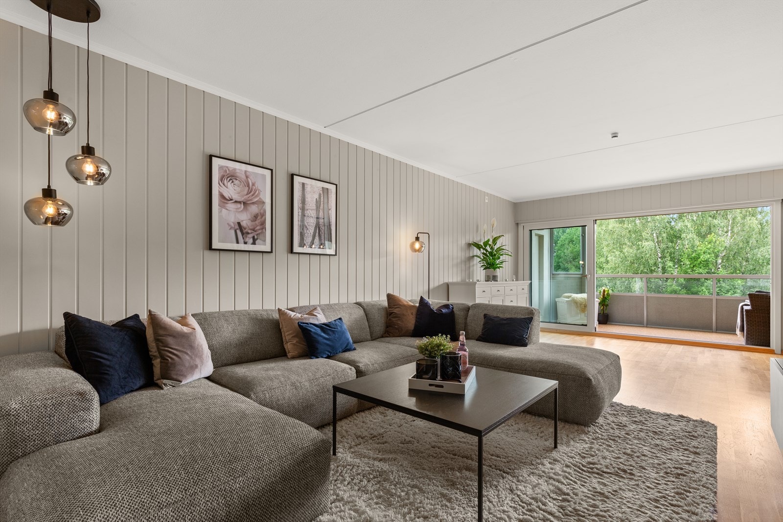 Riihimækiveien 21 er en romslig 3-roms andelsleilighet i andre etasje. Galleribilde