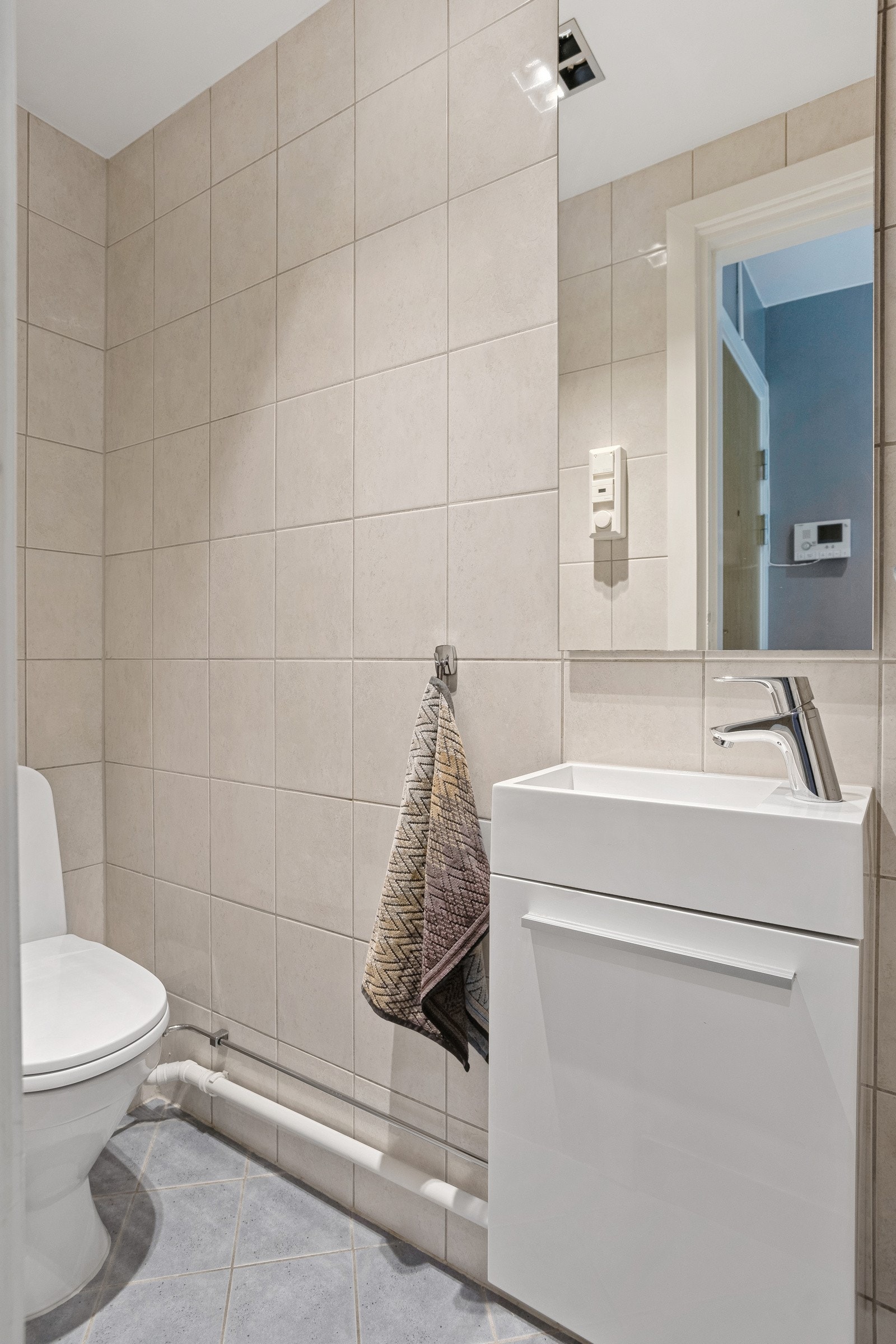 Separat wc med gulvarme - pusset opp i regi av borettslaget. Galleribilde