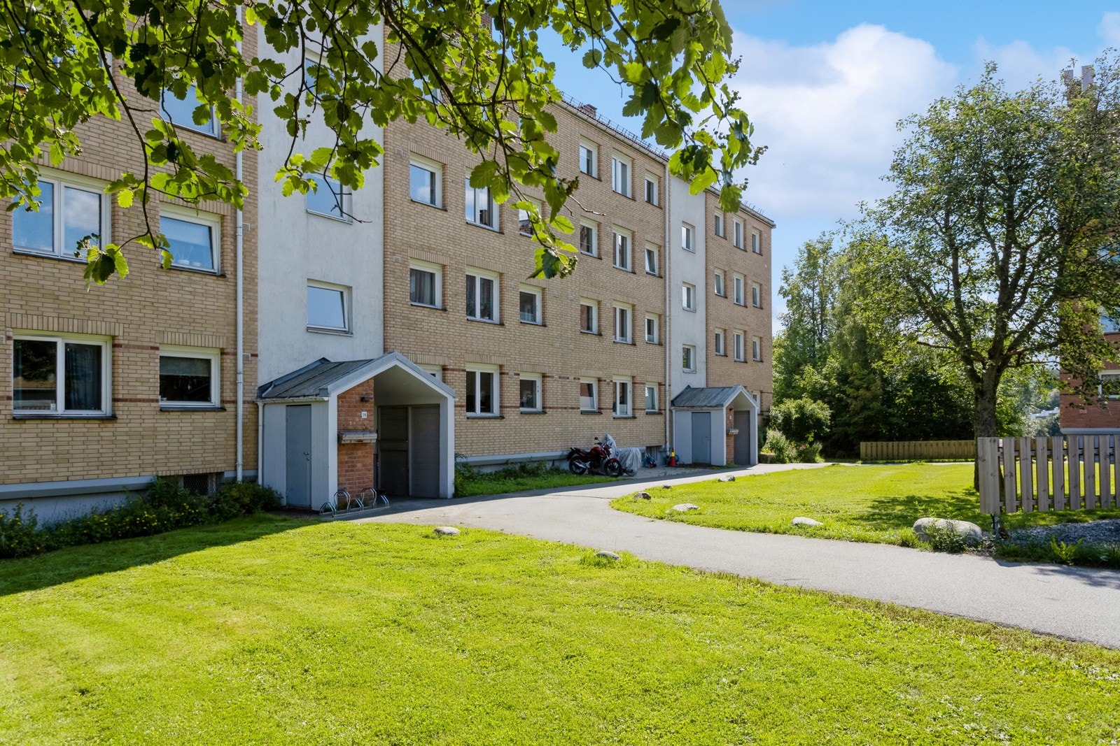 Blokken ligger fint til i rolig gate. Galleribilde
