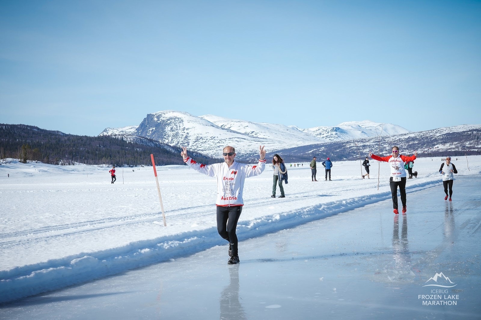 Tisleiafjorden er bl.a brukt til isbanekjøring, skøyter, pilking og diverse løp på vinterstid. Galleribilde