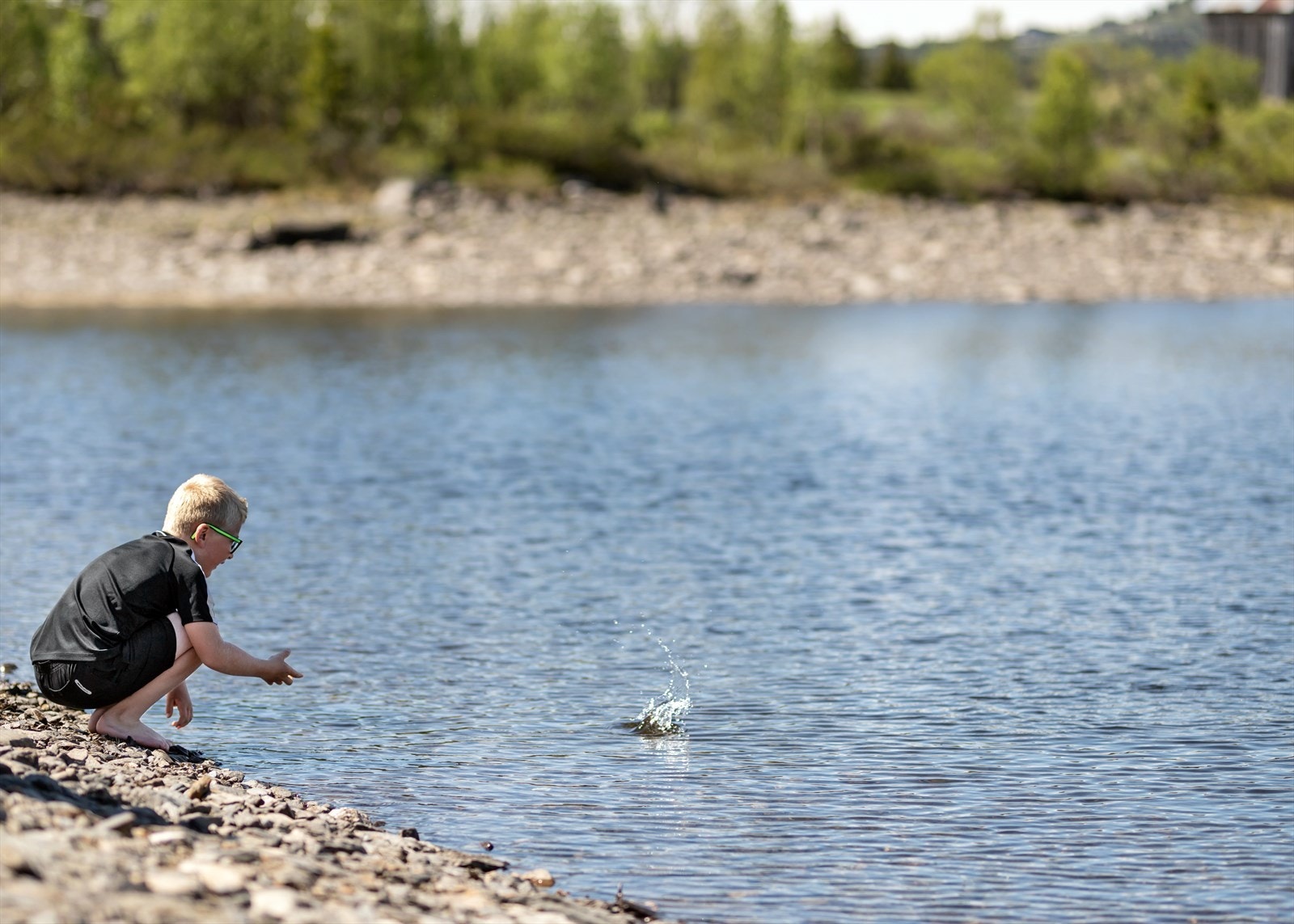 Nyt rolige dager ved vannkanten! Perfekt for barnefamilier med naturskjønne omgivelser og mange rekreasjonsmuligheter. Galleribilde