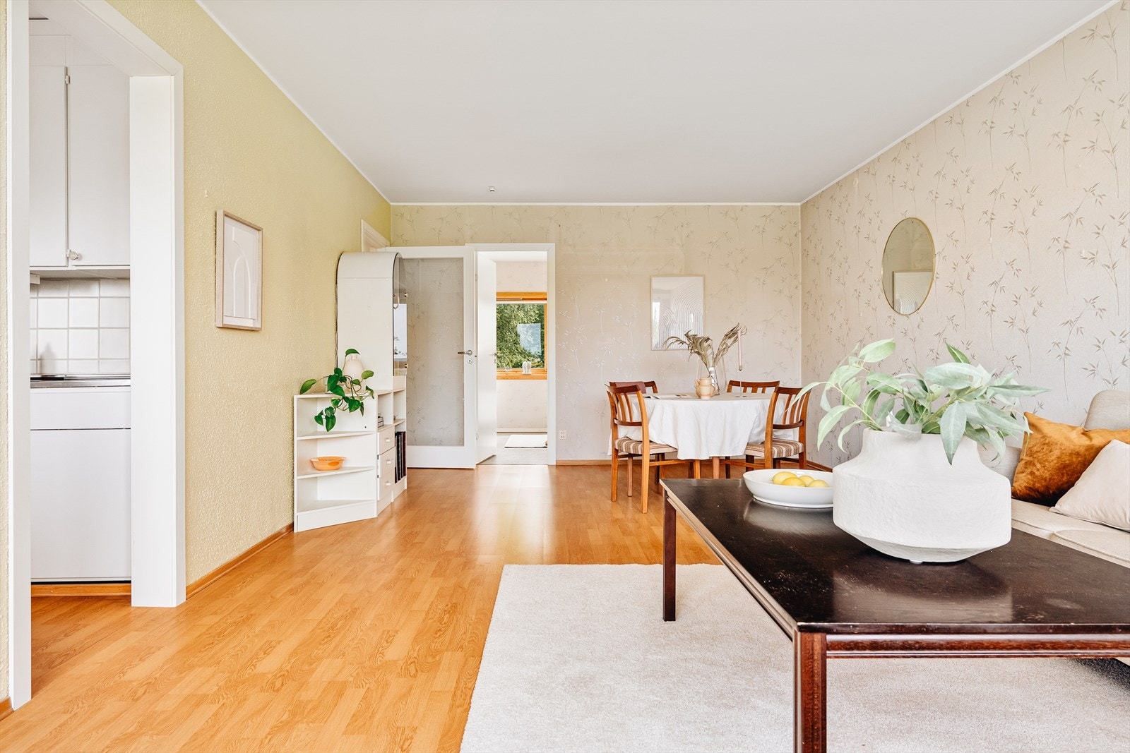 Det er god plass til spise- og sofagruppe. Galleribilde