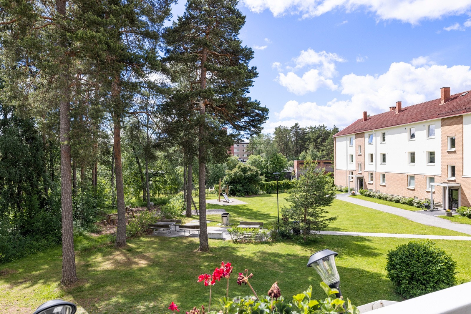 Nydelig utsyn mot fredfulle og idylliske grøntarealer. Galleribilde