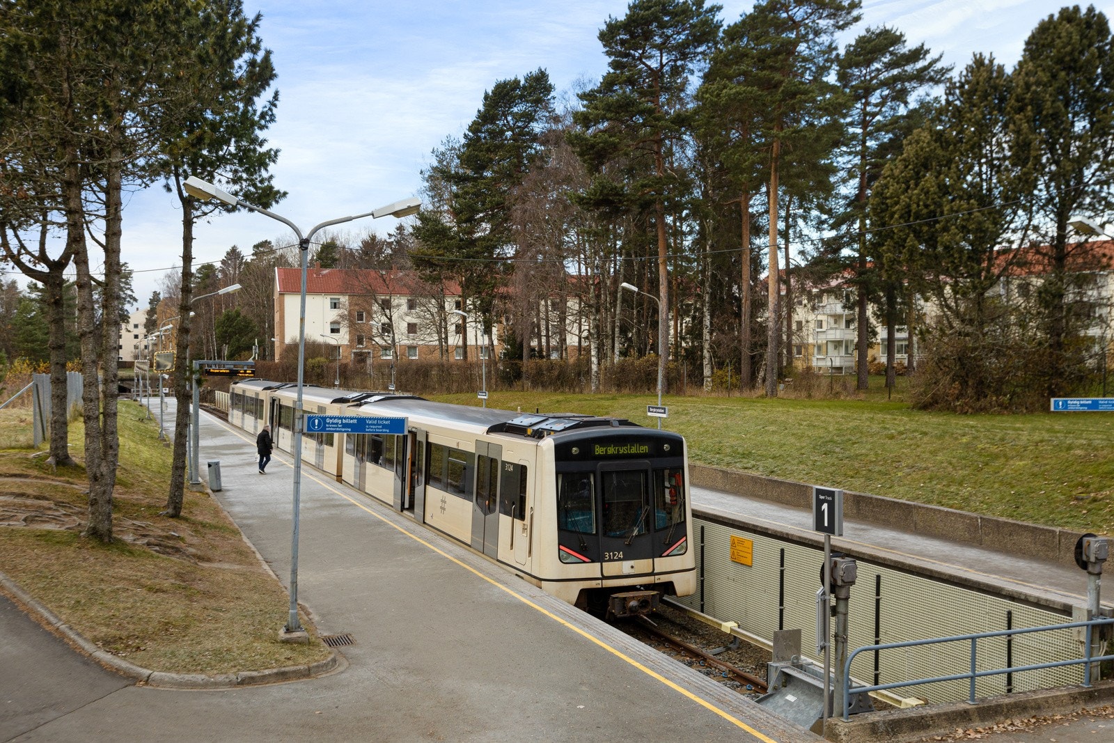 Bergkrystallen t-banestasjon ligger kun 3 minutter gange unna blokken! Galleribilde