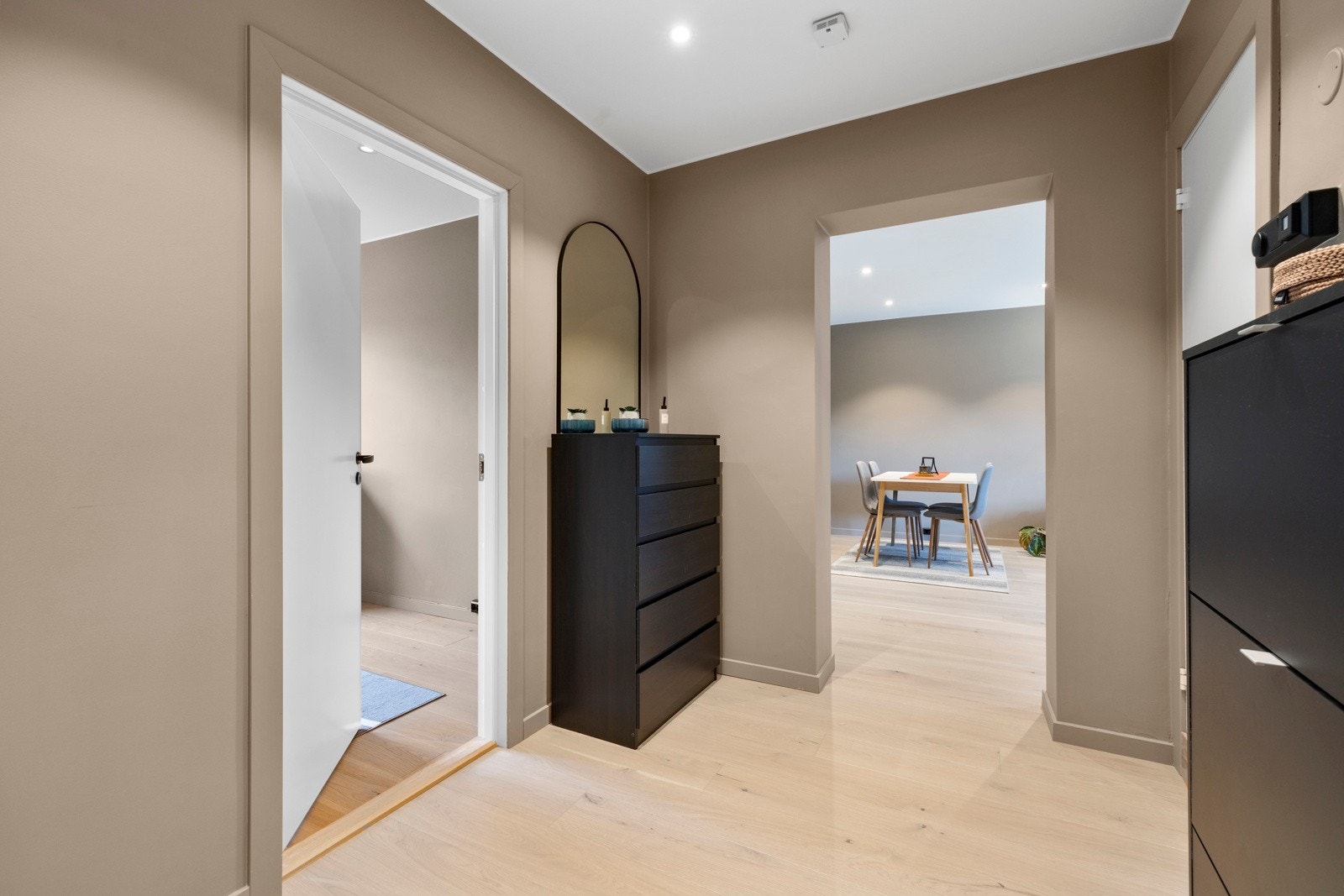 Det er installert downlightsbelysning i alle rom! Galleribilde