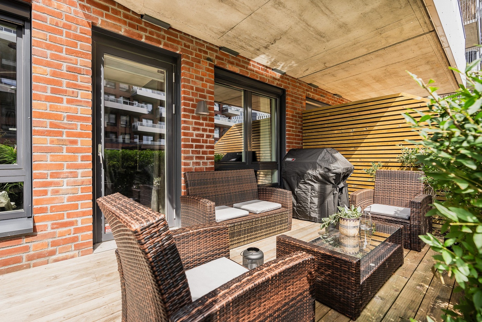 God plass til utemøbler. Galleribilde