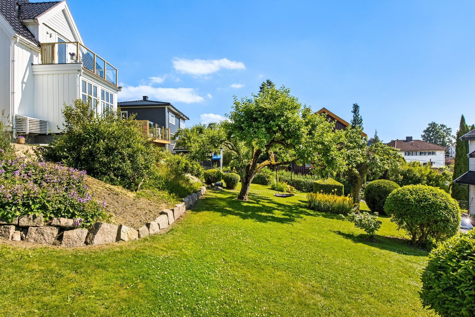 Pent opparbeidet uteområde Galleribilde