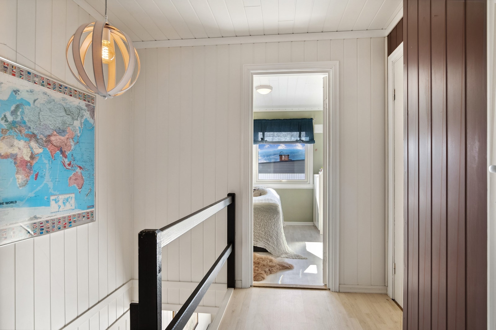 I 2. etasjen ligger bad og 3 soverom. Galleribilde