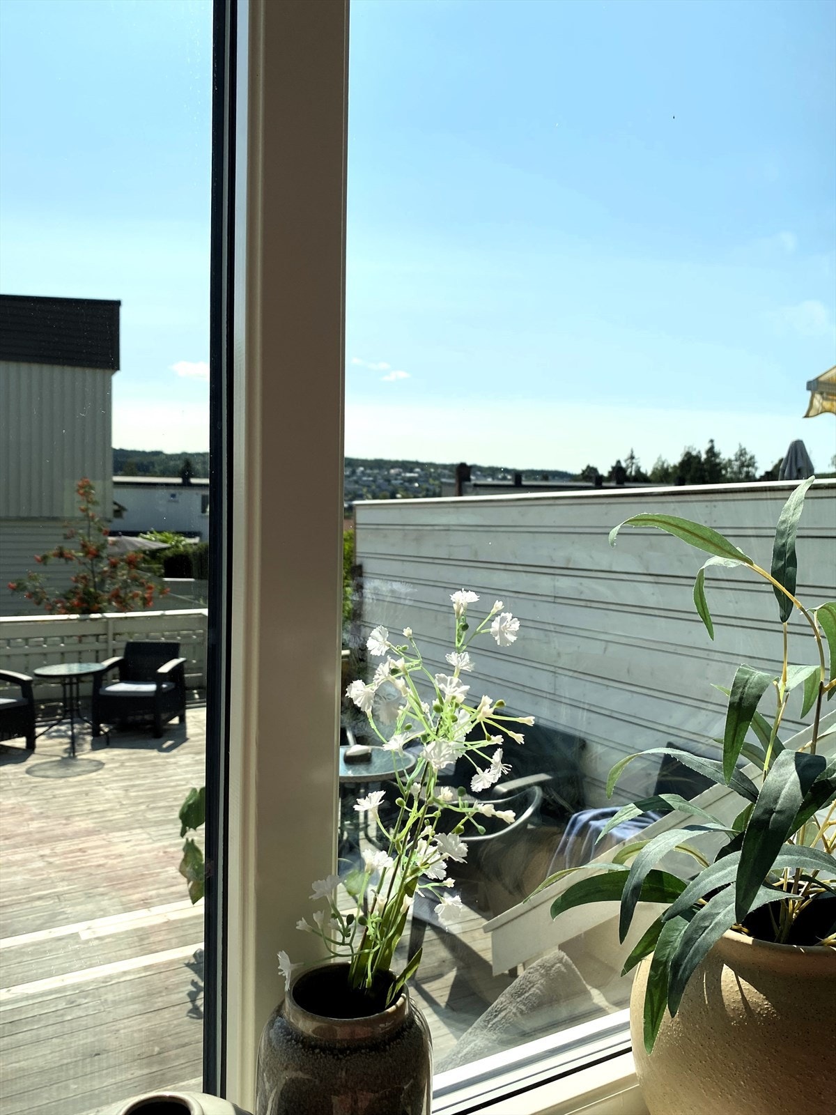 Utsikt fra stuevinduet. Galleribilde