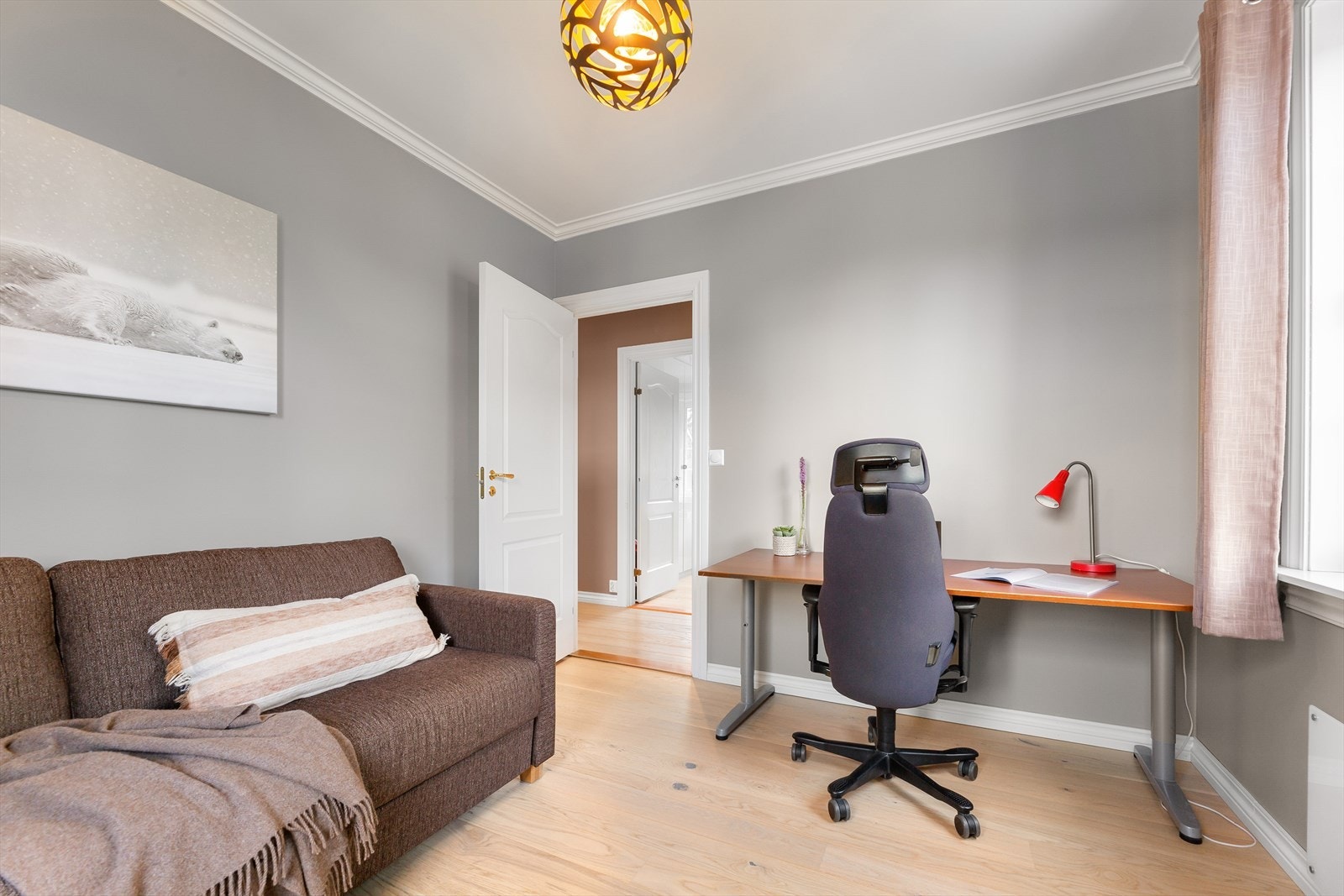 Det er plass til seng og/eller arbeidspult, avhengig av behov. Galleribilde