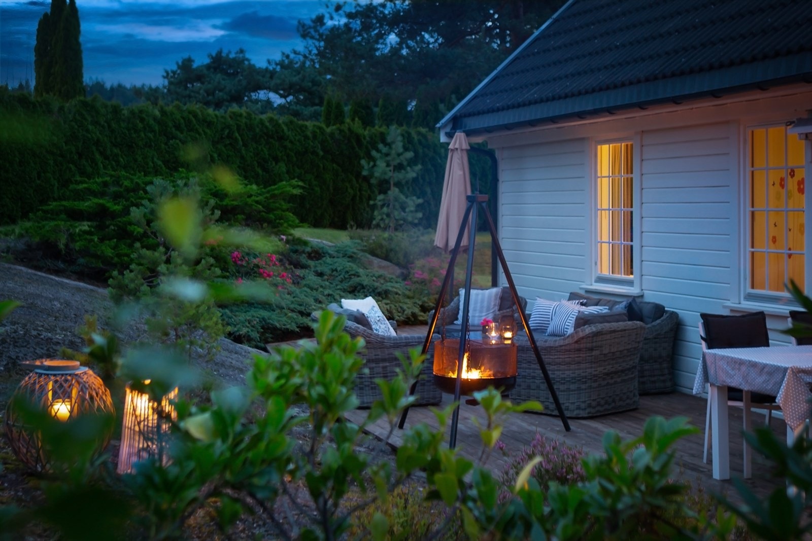 Et flott og skjermet oppholdssted med direkte adkomst til eiendommens hagearealer. Galleribilde