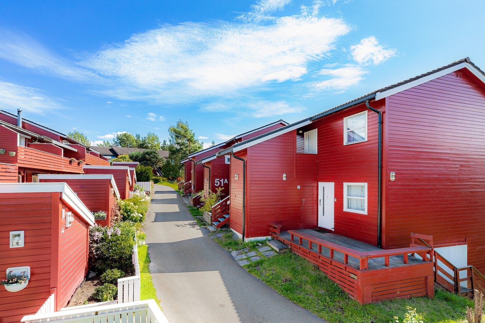 Her bor man i et rolig, sentralt og etablert boligområde. Galleribilde