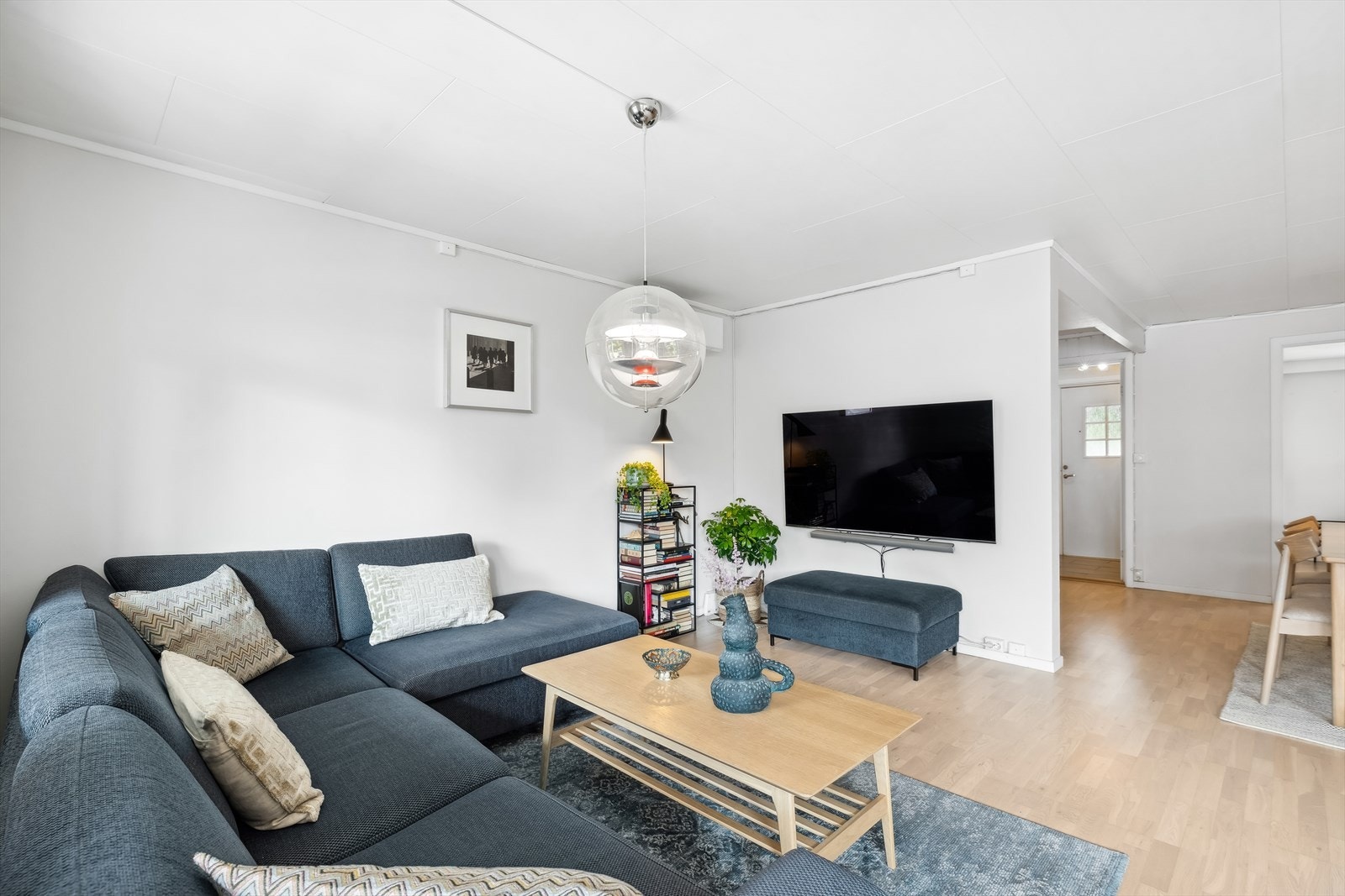 Koselig sofahjørnet som enkelt kan tilpasses for både hverdagslige- og festlige anledninger. Galleribilde