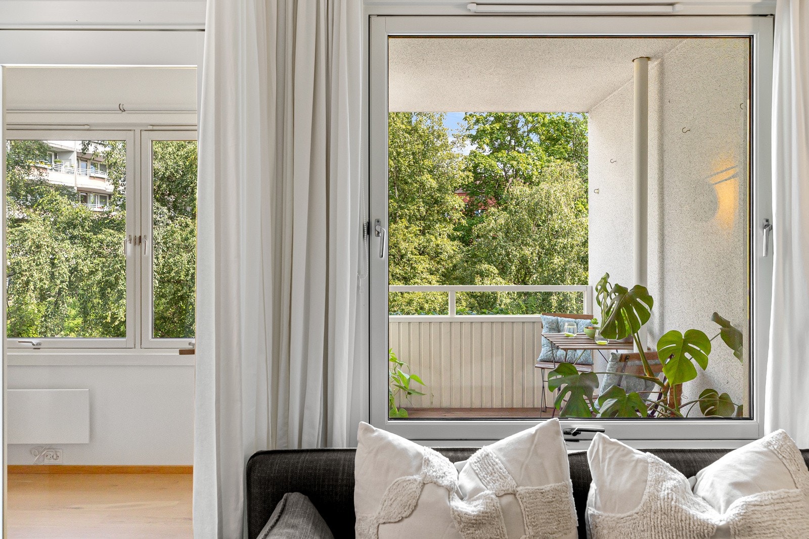 Fra stuen er det utgang til balkong på 5kvm Galleribilde