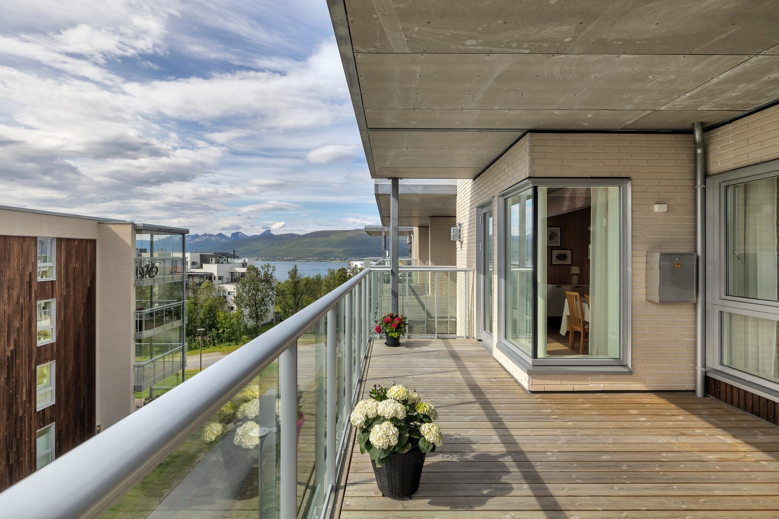 Velkommen til Workinntoppen og denne flotte toppetasjeleiligheten - presentert av Storhaug + Partnere AS Galleribilde