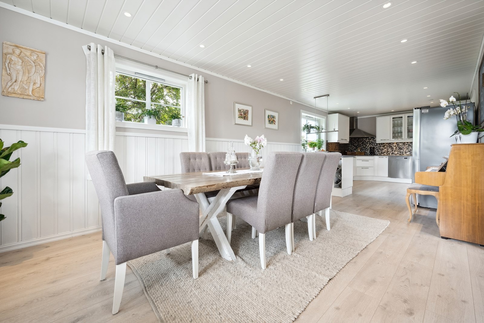 Her kan du dekke på og invitere inn til sosiale sammenkomster og hyggelige måltider. Galleribilde