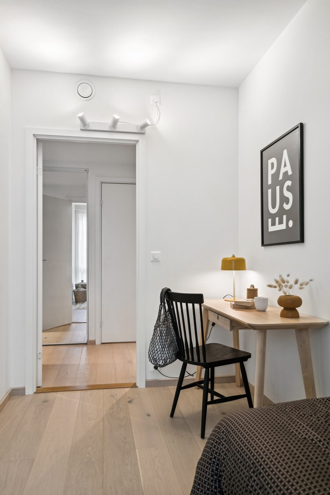 Soverom III har plass til både seng og hjemmekontorløsning Galleribilde