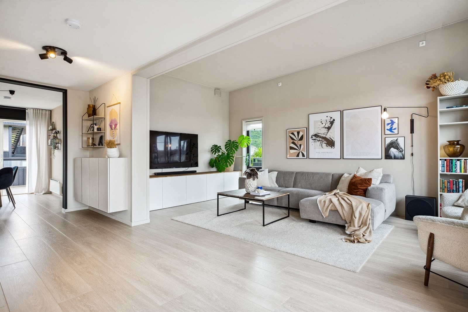 Boligen er påkostet i senere år, og her har du muligheten til å sikre deg et hjem fra 2013 - uten behov for oppussing. Galleribilde