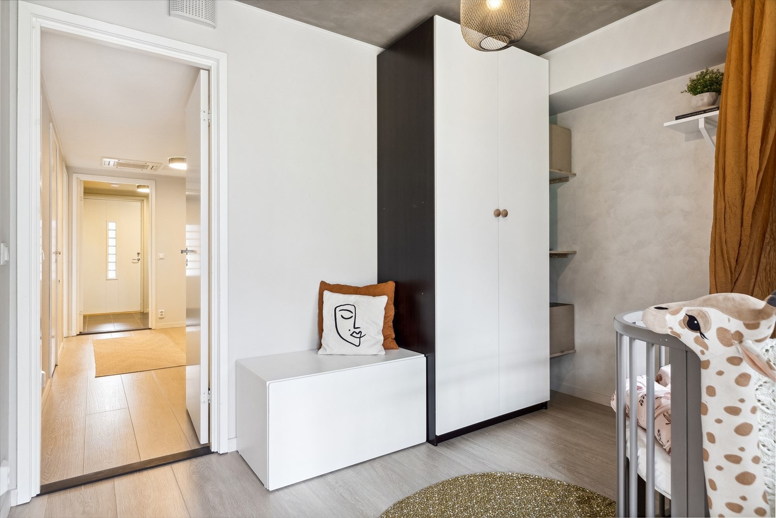 Det er god plass på det minste soverommet til garderobeløsninger. Galleribilde