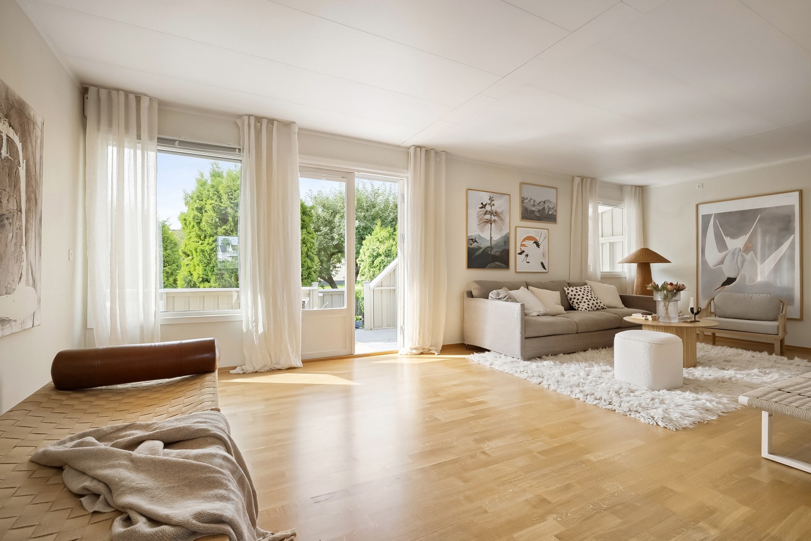 Store vindusflater slipper inn godt med lys! Galleribilde