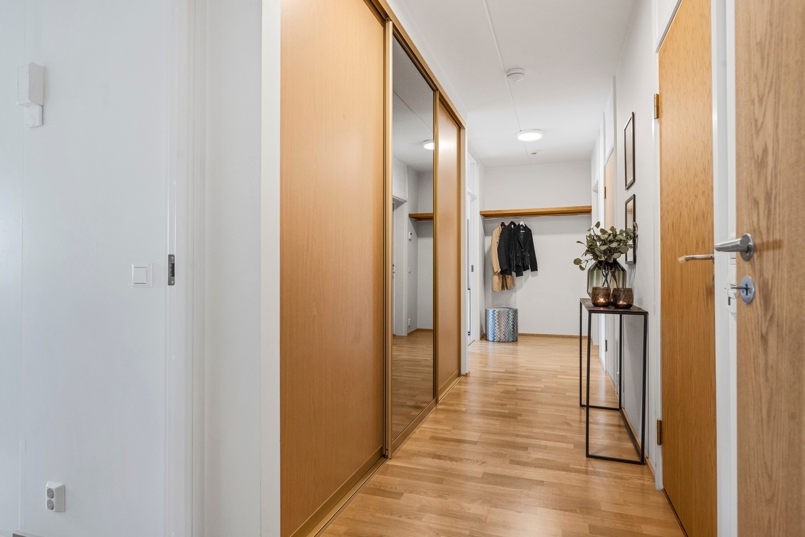 Hall med garderobeplass Galleribilde