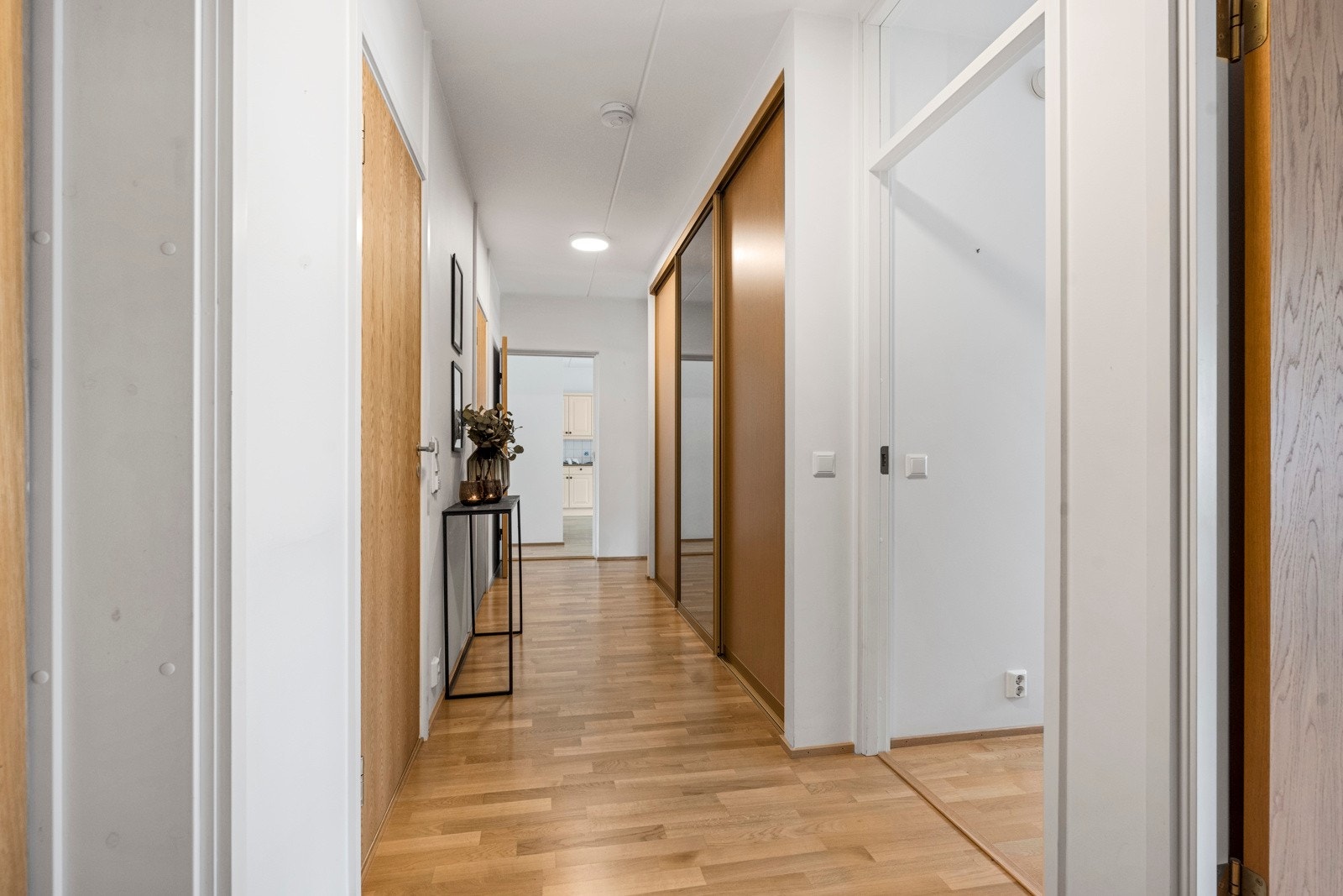 Hall med garderobeplass Galleribilde