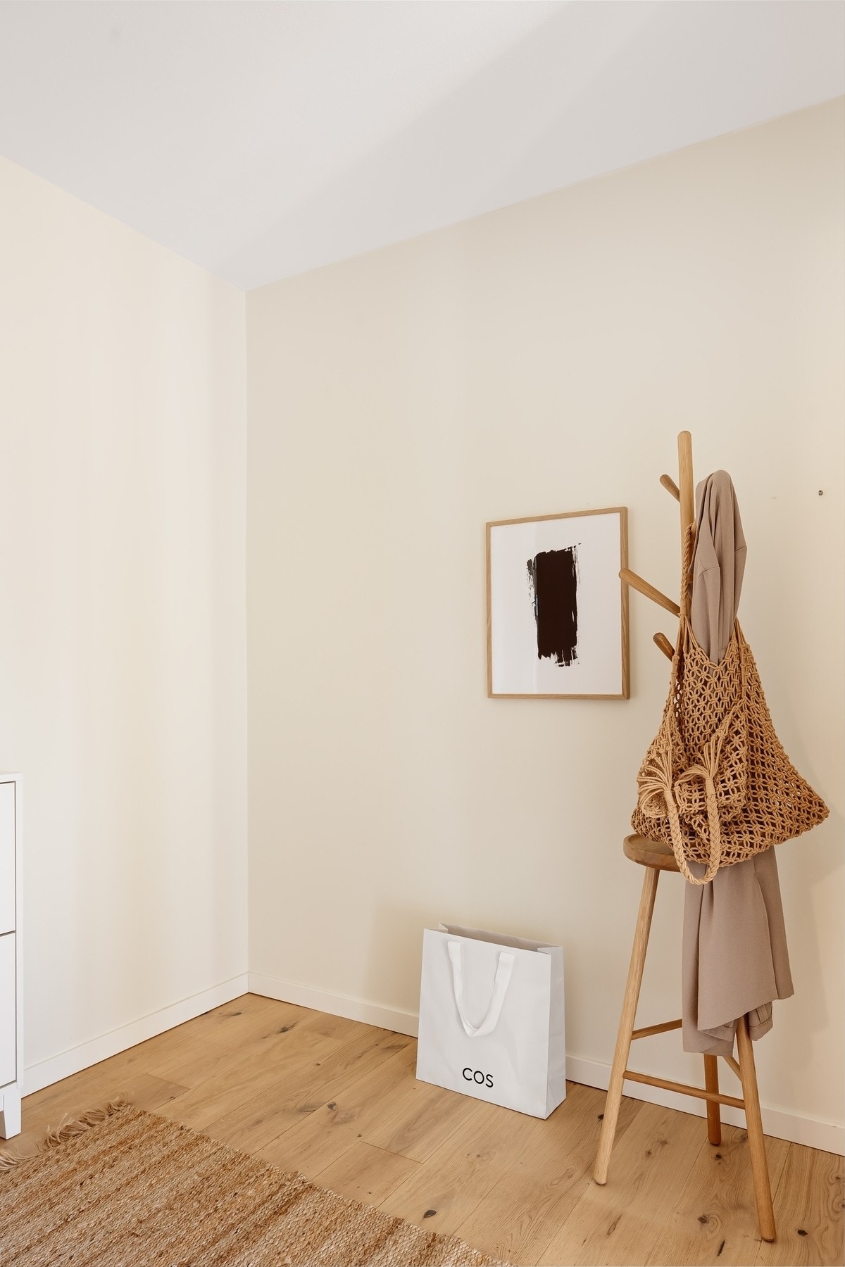 I tillegg til gode muligheter for oppbevaringsmøblement i entréen har du tilgang til tre boder på tilsammen 11m². Galleribilde