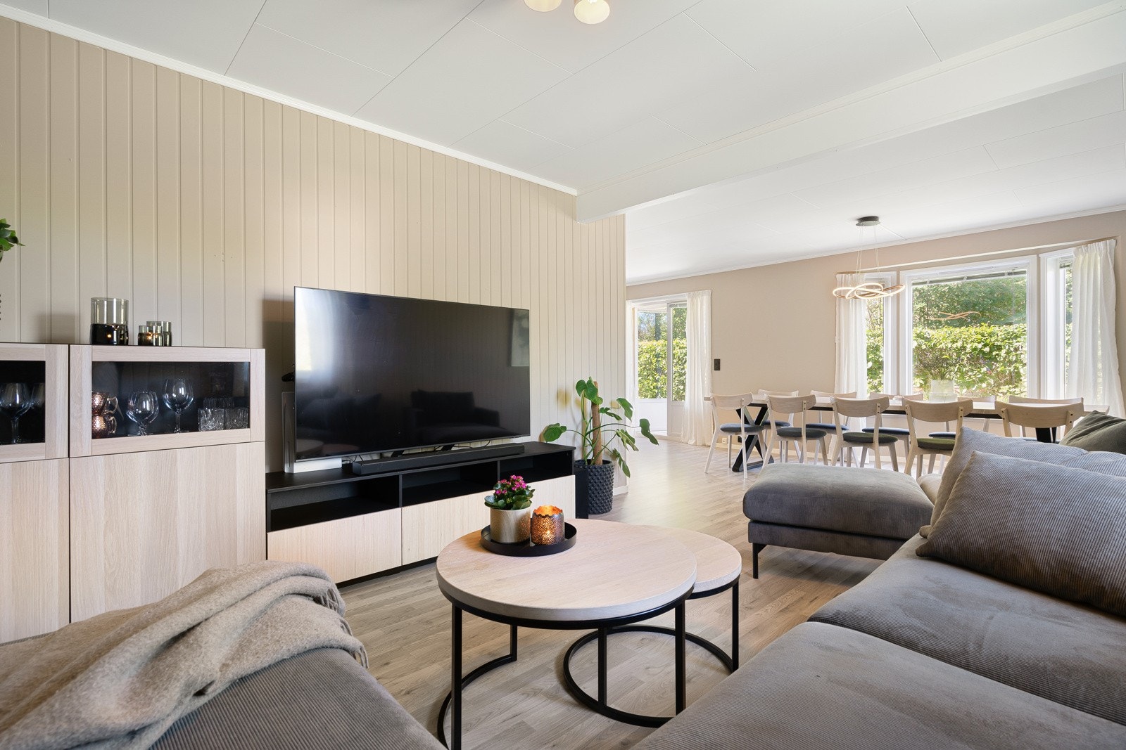 Romslig sofahjørne på ca 12 kvm. Galleribilde