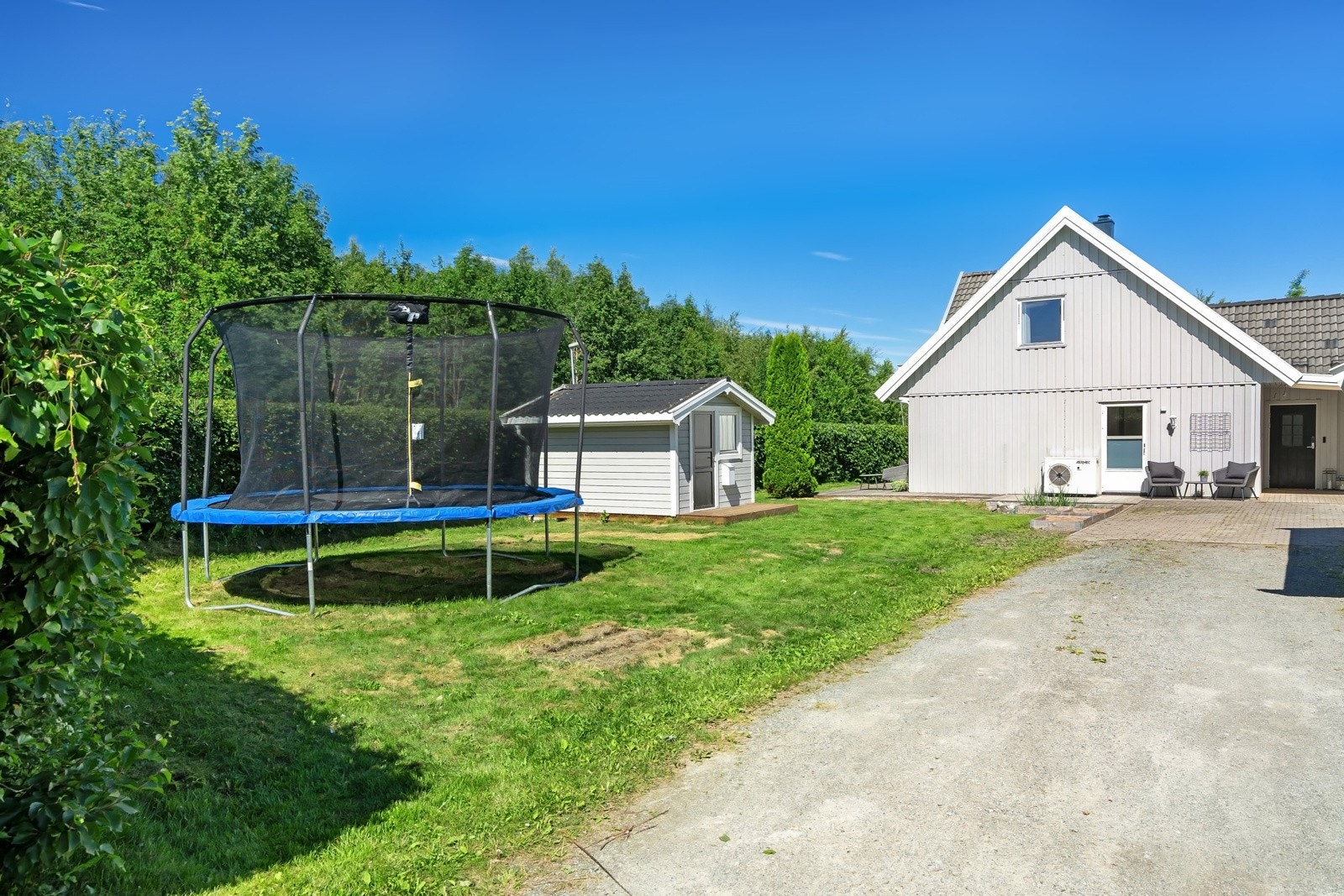 Boligen ligger fint og skjermet til. Galleribilde