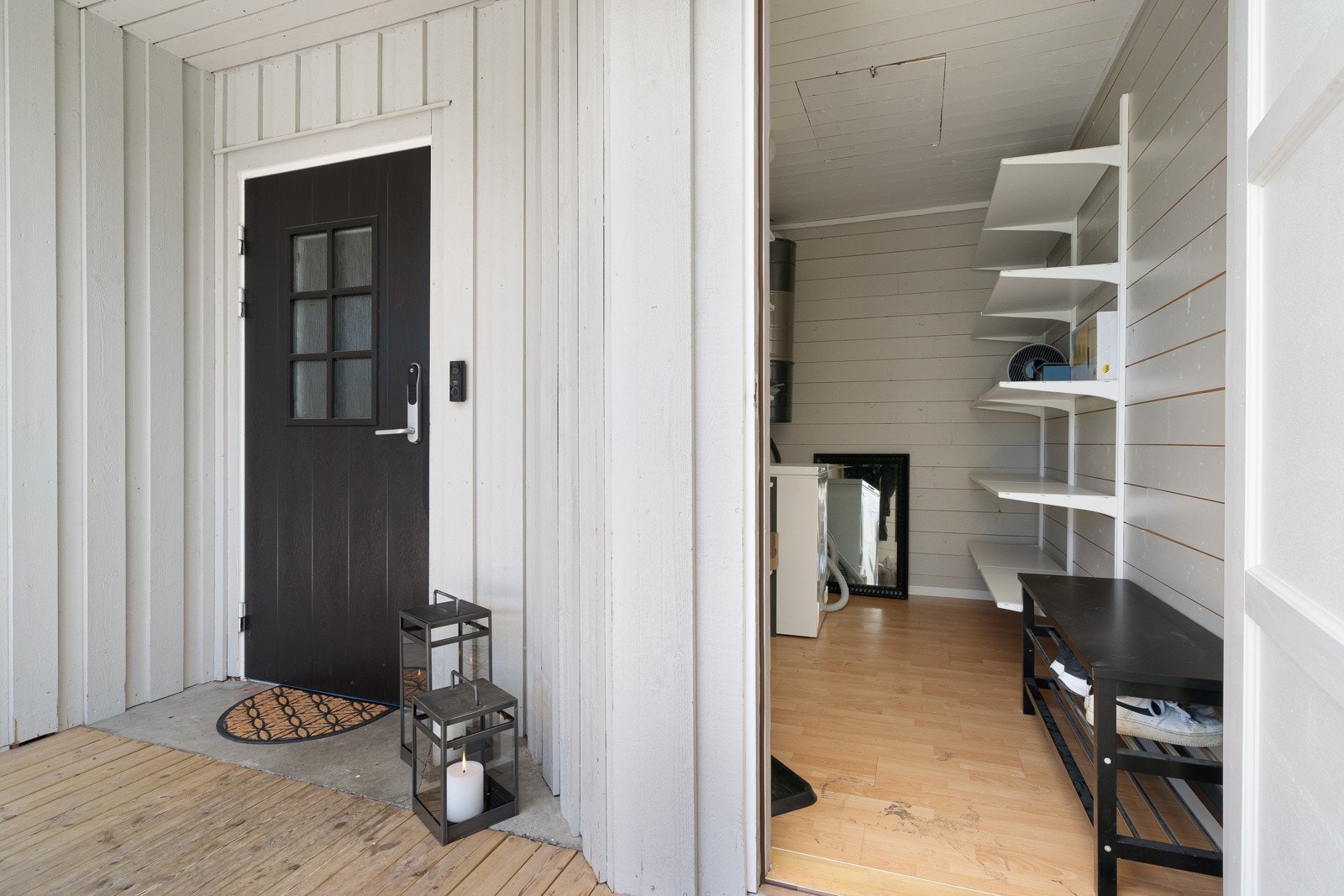 Ekstern bod ved inngangspartiet, måler 5 kvm. Galleribilde