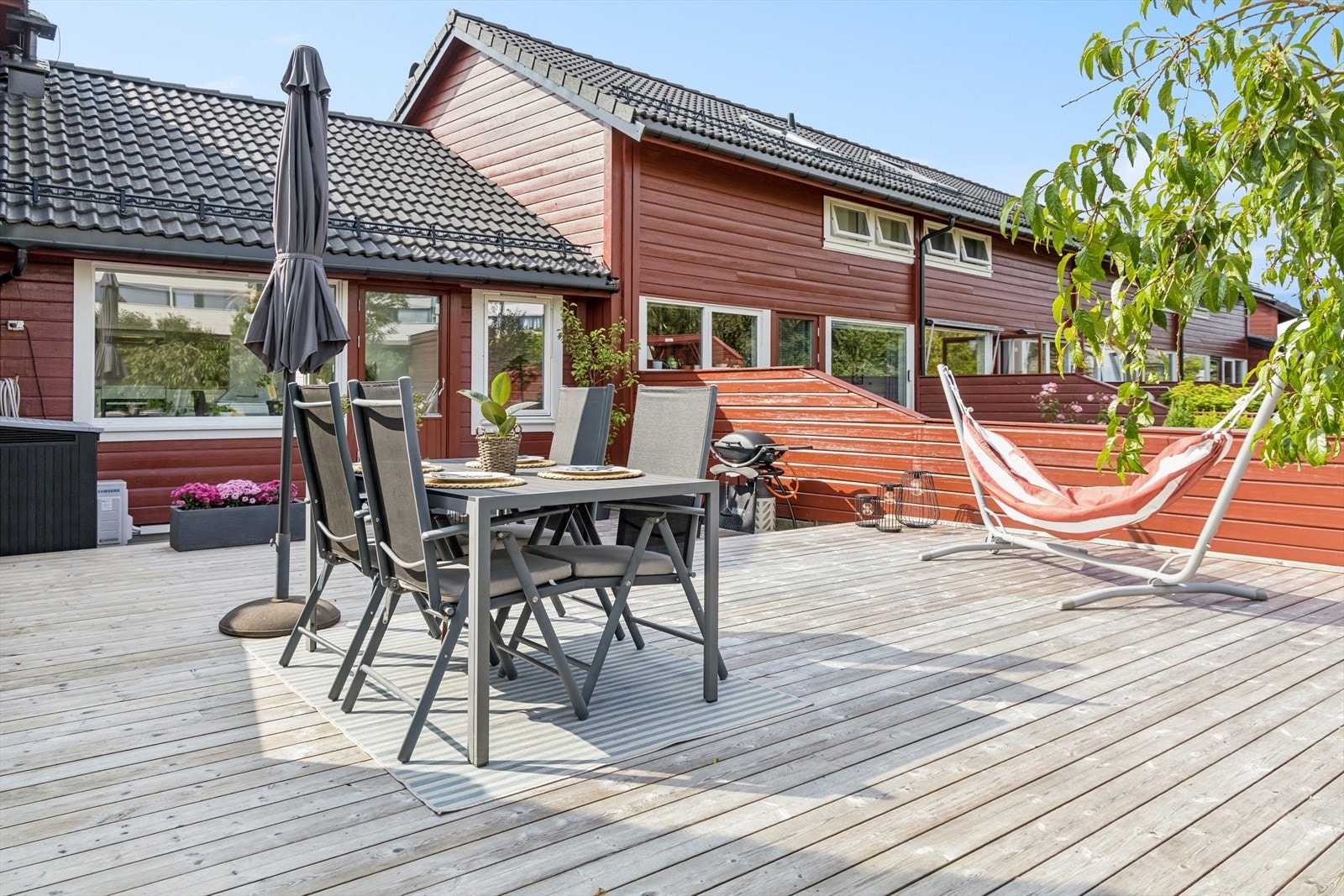 Stor solrik markterrasse på hele 57 kvm Galleribilde