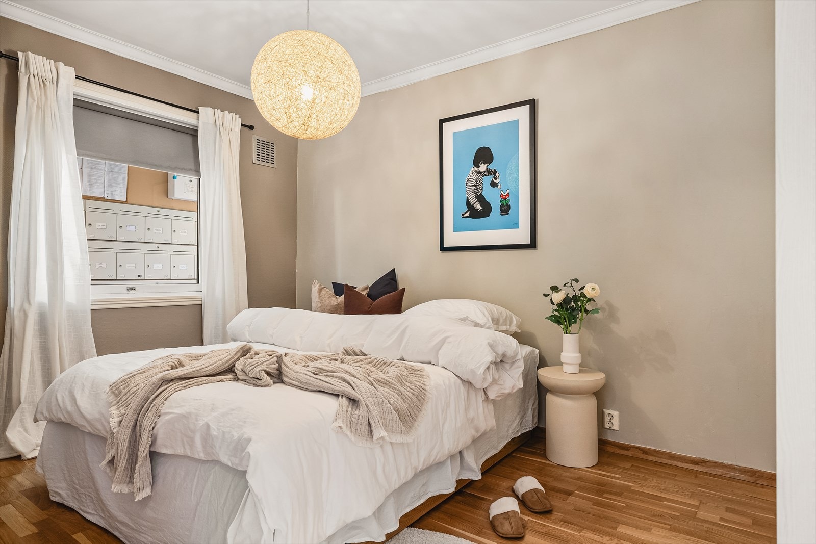 Leiligheten har to soverom, men det er fullt mulig å sette opp en lettvegg i stuen for å skape et tredje soverom. Ideelt for eksempelvis utleie. Galleribilde