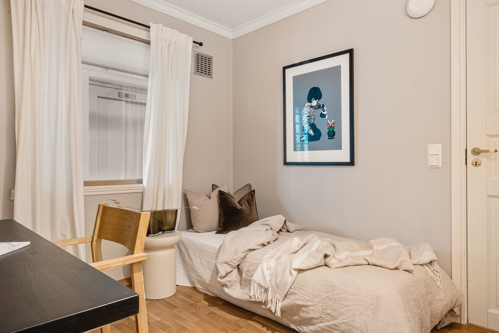 Dagens to soverom er romslig med plass til dobbeltseng eller annet ønskelig møblement. Galleribilde