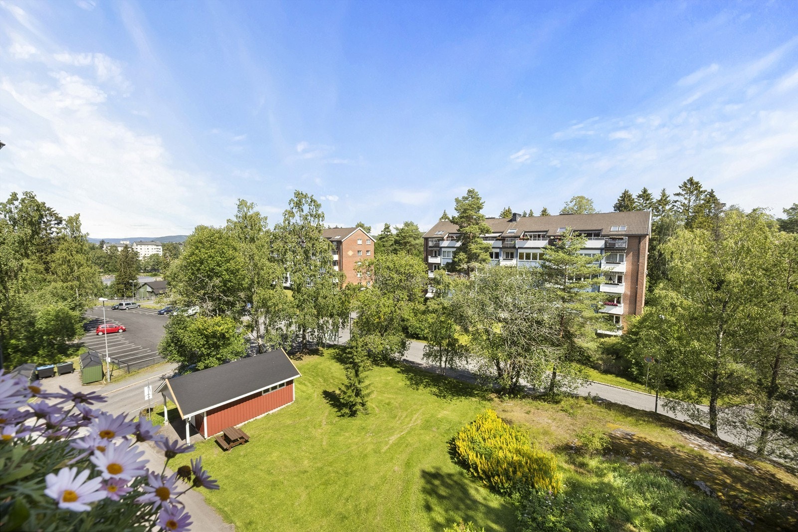 Herlig utsikt over nærområdets grøntområder. Galleribilde