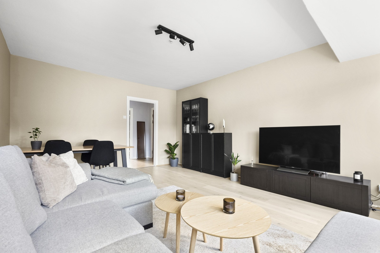 Lys og lekker 2-roms leilighet beliggende i 4.etasje. Galleribilde