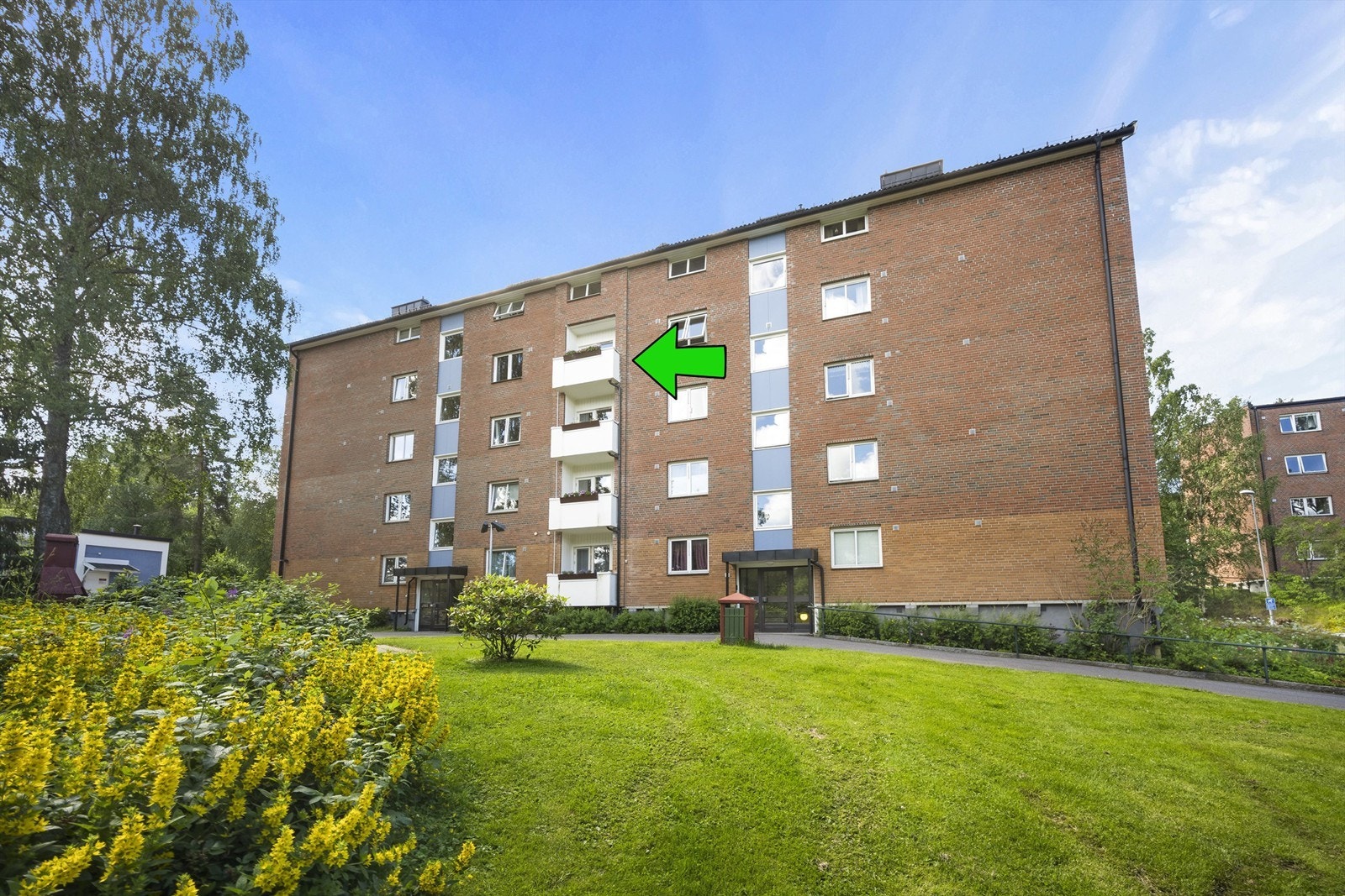 Her bor du i et stille og rolig borettslag med nærhet til det aller meste du skulle ha behov for i hverdagen. Galleribilde