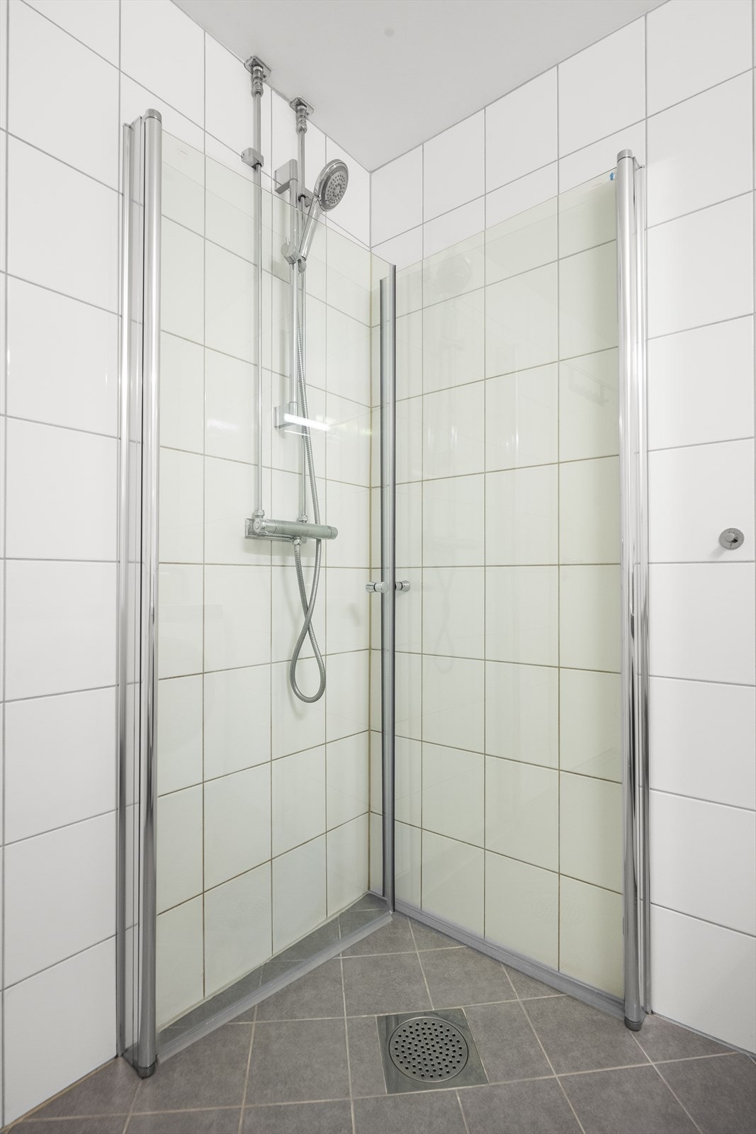 Gulvvarme og opplegg for vaskemaskin. Galleribilde