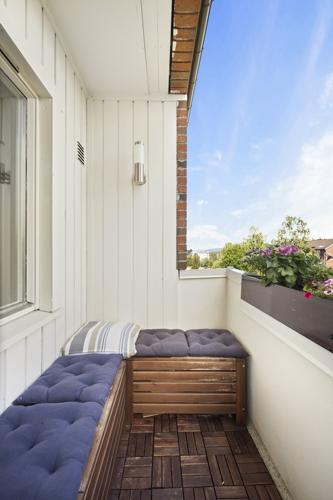 Plass til utemøber. Galleribilde