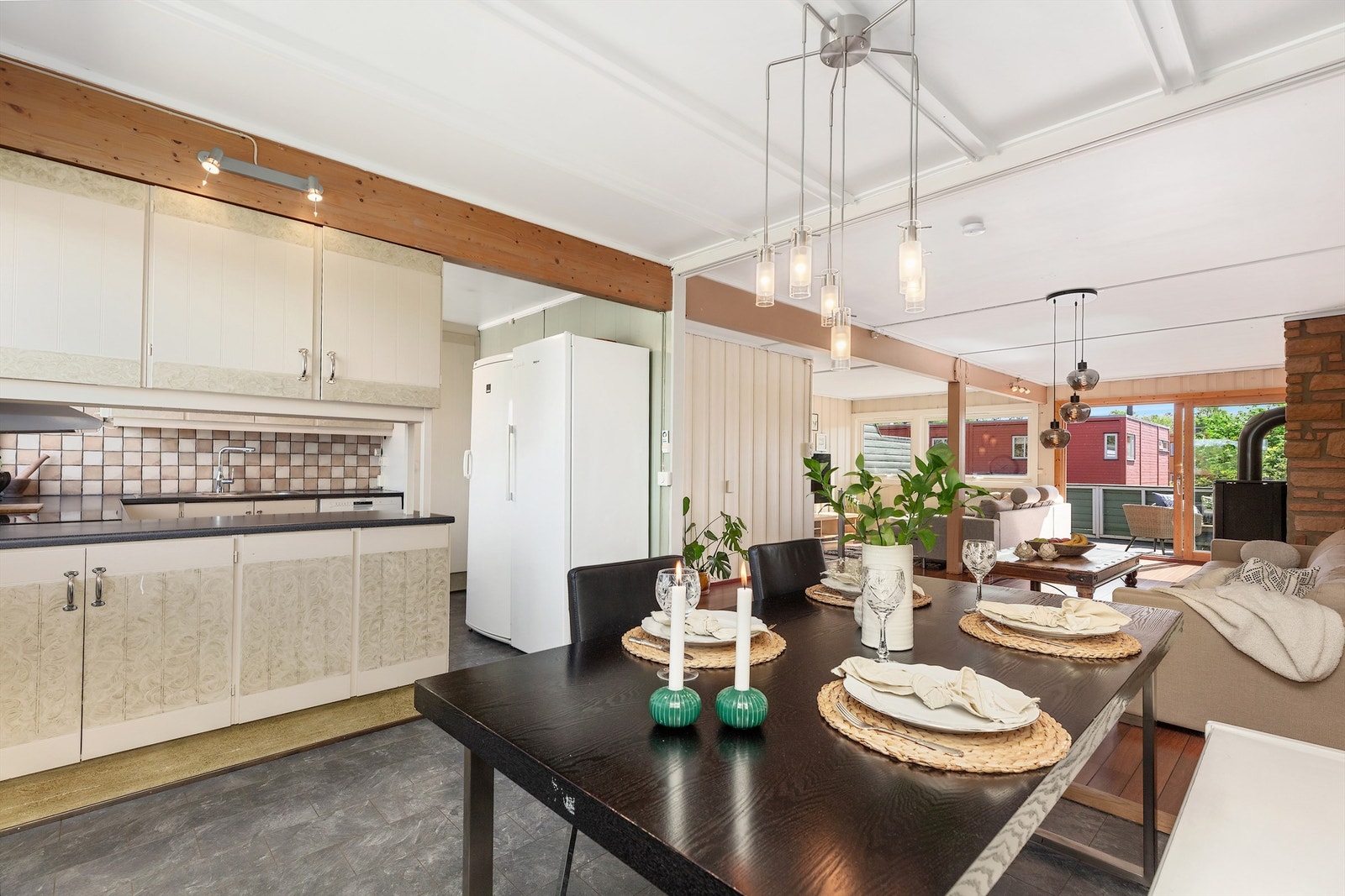 Stue og kjøkken i åpen løsning Galleribilde