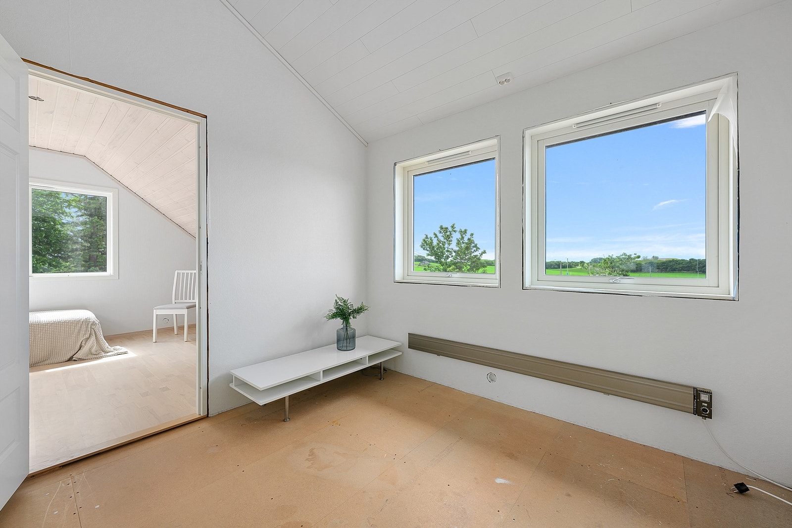 Loftstue og 2. etasje ble påbygget i 2008 - Mangler gulv og lister rundt vinduer og dører. Galleribilde