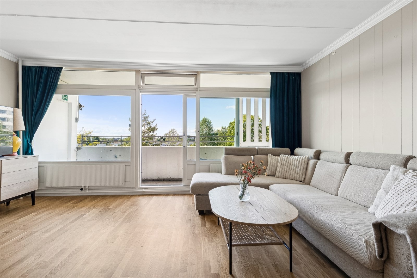 Dette er en gjennomgående 4-roms leilighet med god beliggenhet i et attraktivt område. Galleribilde