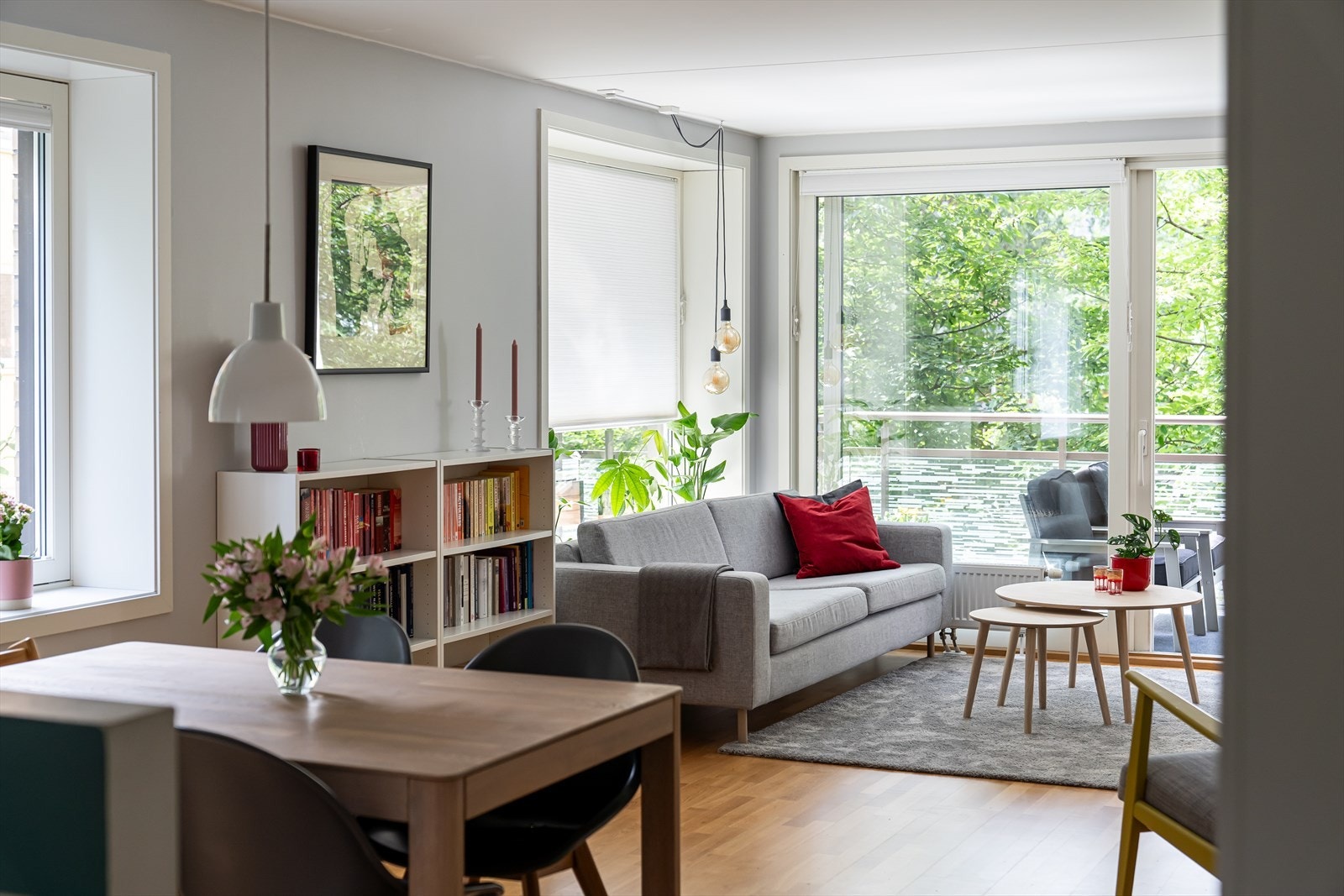 Boligen har svært god intern beliggenhet og ligger skjermet til fra innsyn og trafikk. Galleribilde