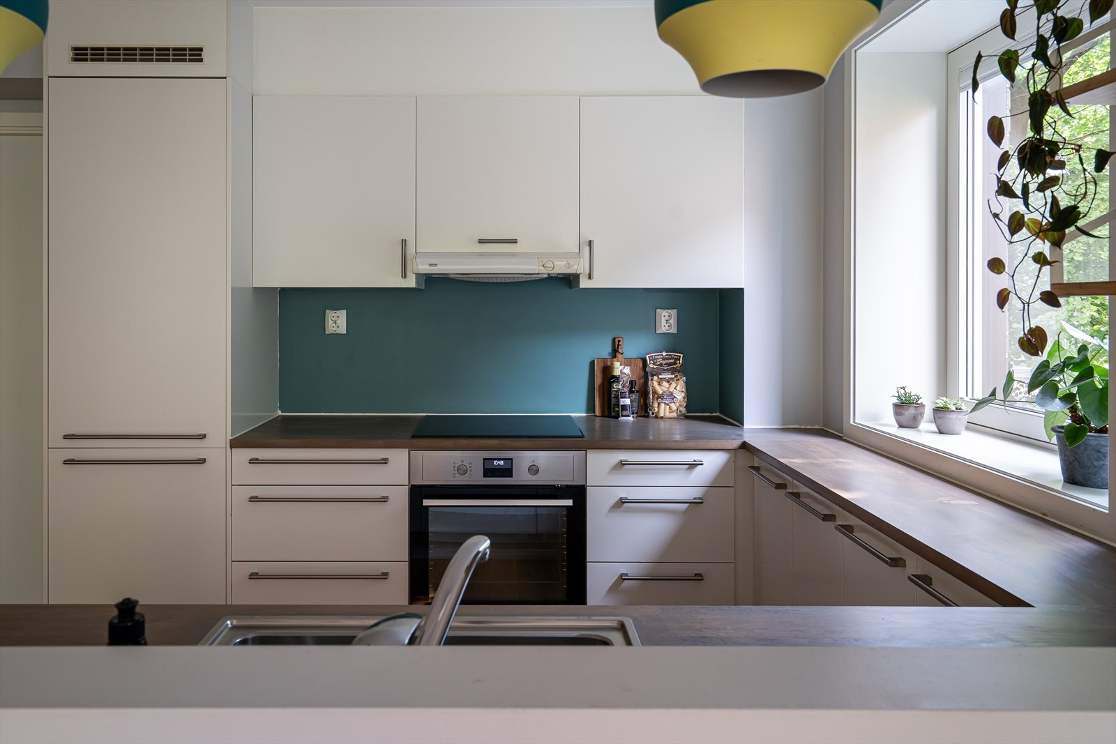 Kjøkkeninnredningen ble fornyet med nye fronter fra Sigdal i 2018. Galleribilde