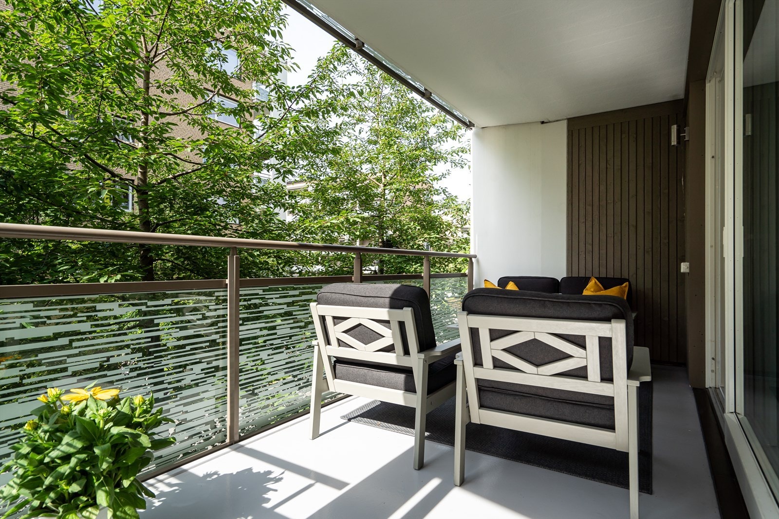 Balkongen er på ca. 16 m² og ligger svært skjermet til. Galleribilde