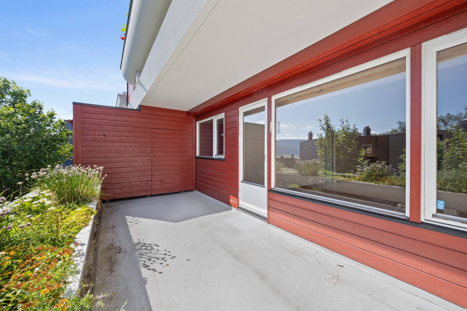 Balkongen er på hele 14 kvm Galleribilde